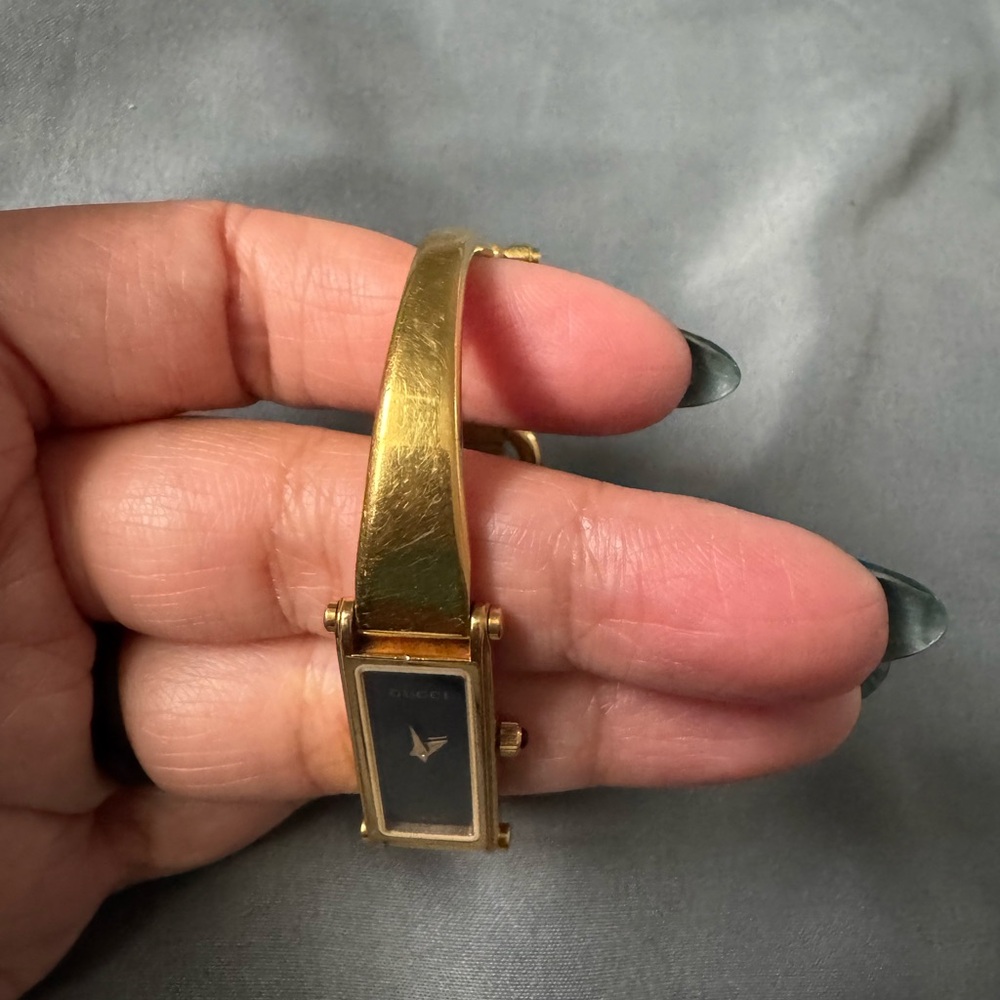 Gucci 1500L Bangle Watch - gold and black - Picture 2 of 9